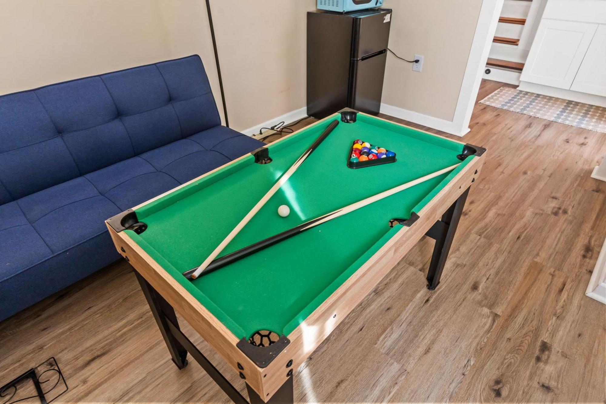 Chill Retreat, Hot Tub, Large Private Yard Hébergement de vacances *