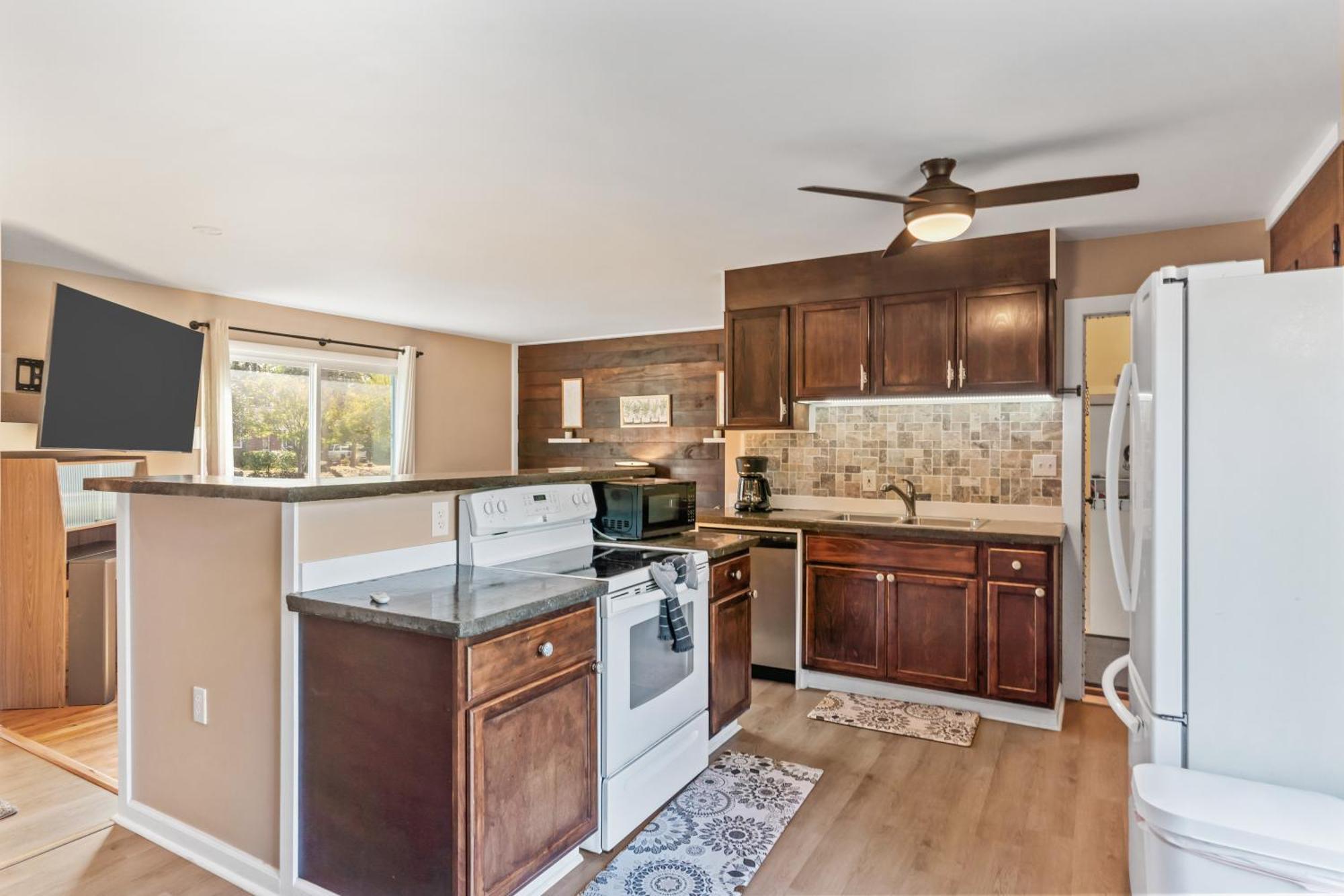 Chill Retreat, Hot Tub, Large Private Yard Hébergement de vacances Wilmington