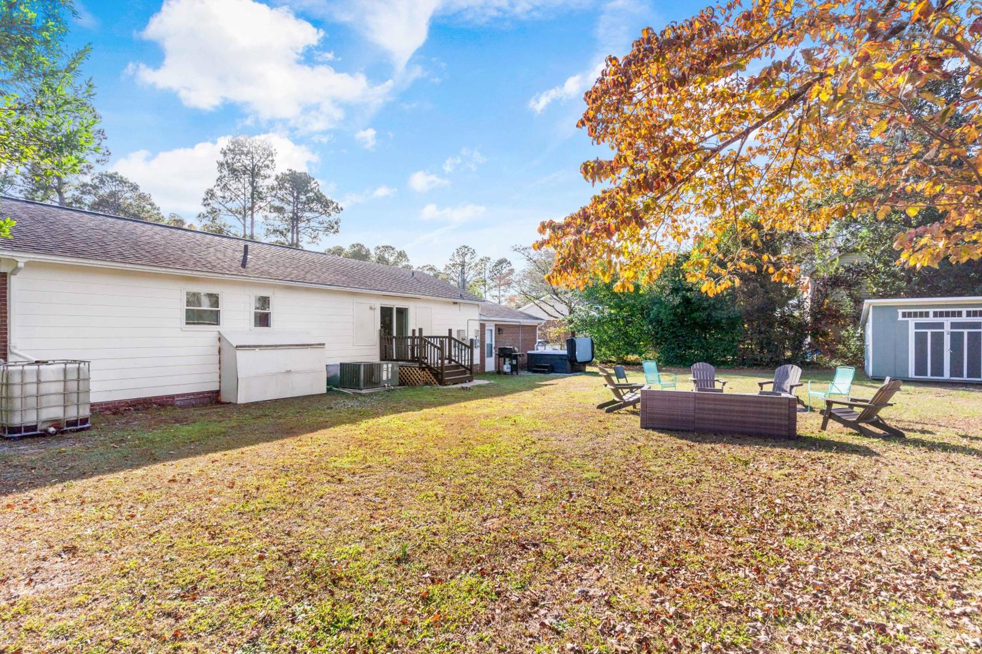Chill Retreat, Hot Tub, Large Private Yard *