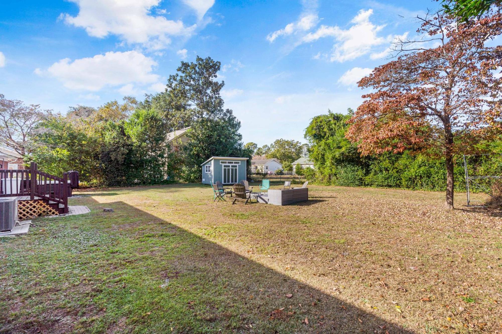 Chill Retreat, Hot Tub, Large Private Yard Wilmington