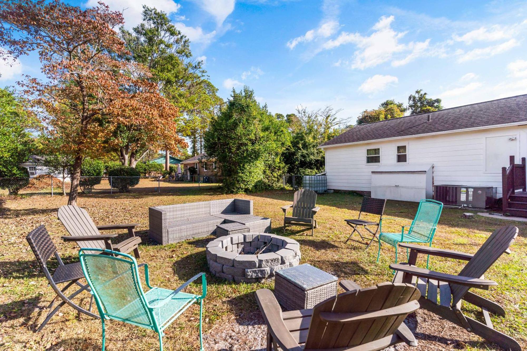 Chill Retreat, Hot Tub, Large Private Yard *